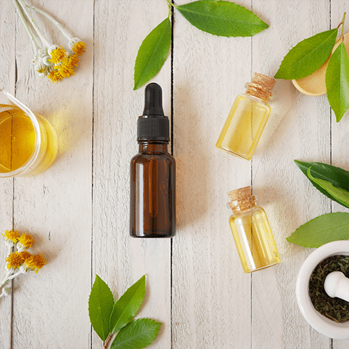 BOUTON SITE AROMA DEBUTANT main pratiquant une reflexologie plantaire